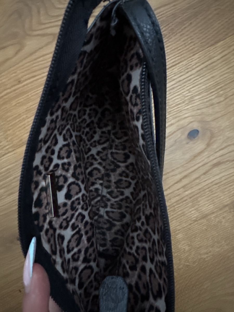 Guess Borse da donna: Guess schwarz Clutch mit Tragegriff – Usato da Zweidlen venduto da sweetchili_03 2