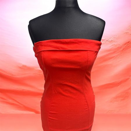 Trägerloses Kleid von Bershka in Rot Grösse S neuwertig