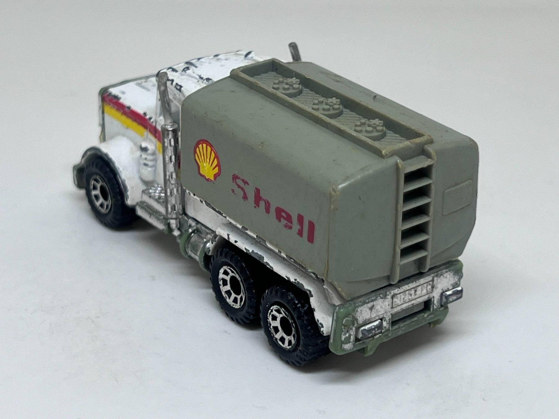 Matchbox Modellini d'auto: Matchbox Peterbilt Tanker Truck #234 – Usato da Wildegg venduto da LaaBoutique 2