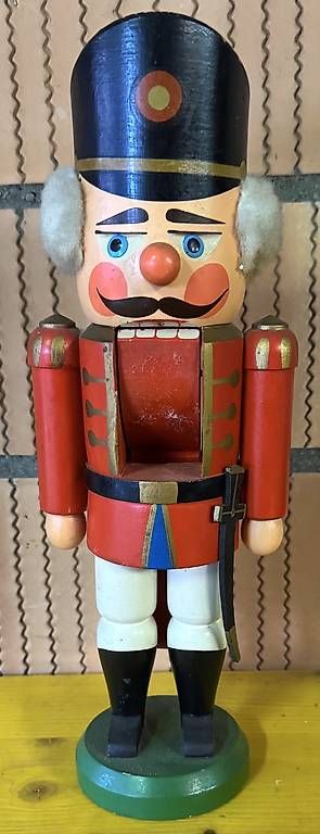 Statuette: Vintage Holz Nussknacker – Usato da Lyss venduto da Jugulator