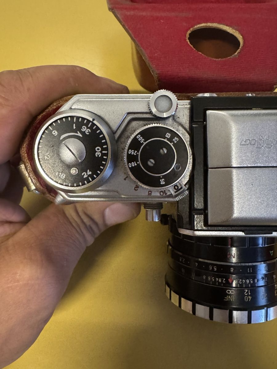 Edixa Fotocamera: Edixa-mat Reflex mit ISCOSTAR 1:2.8/50 Objektiv – Usato da Schlieren venduto da Freundlich02 4