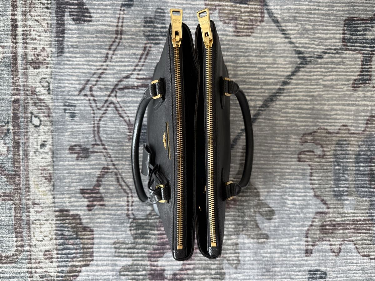 Prada Taschen für Damen: Prada Saffiano Bag Black – Gebraucht aus Oberägeri von FAD91 4