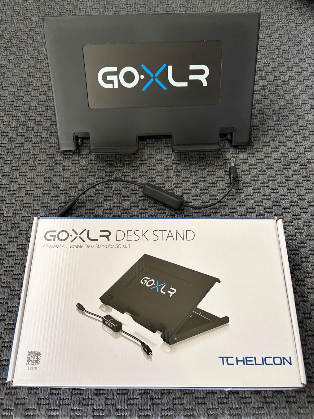 TC Helicon Console di mixaggio: TC Helicon - GOXLR + Desk stand – Usato da Sion venduto da Thrusty 3