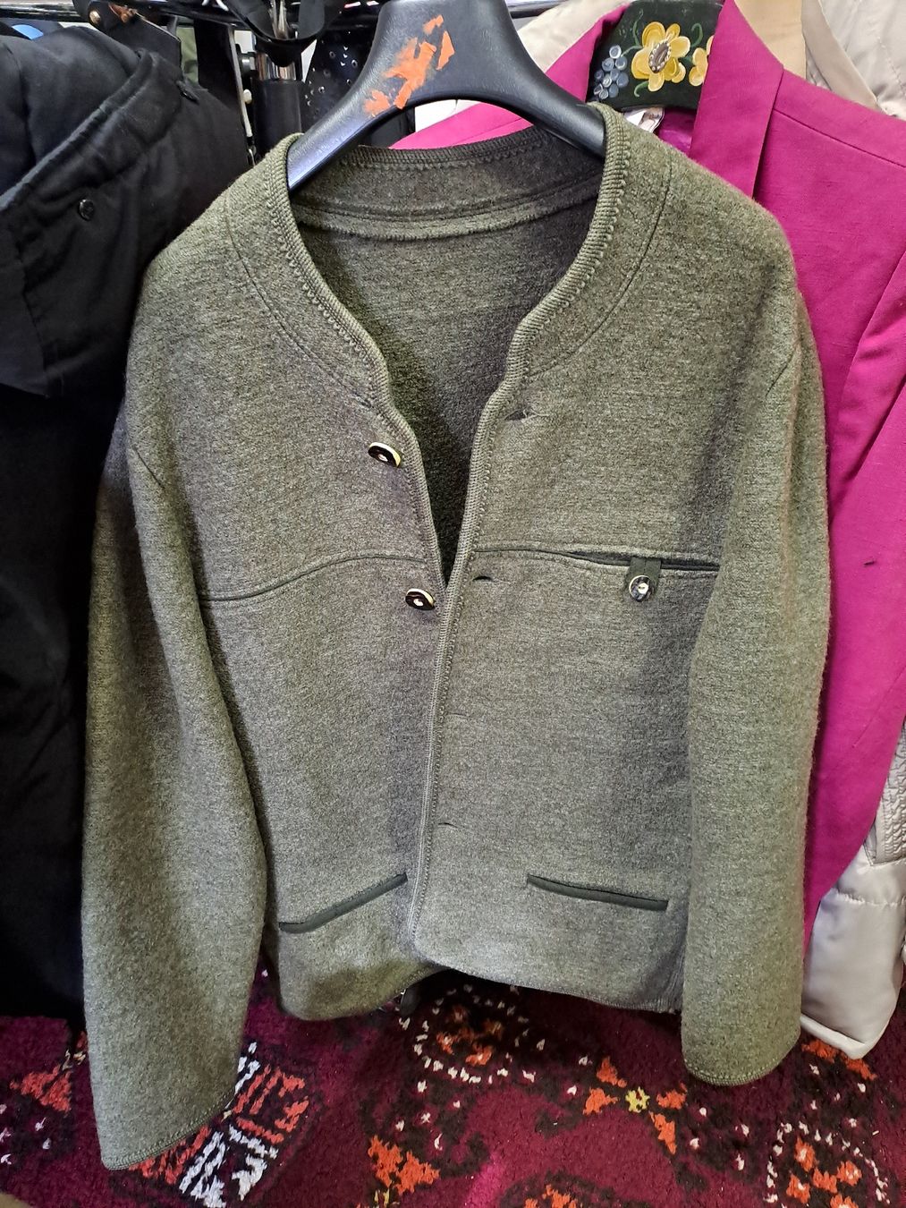 Jacken: Wunderschöne Trachtenjacke aus Wolle, Grösse 40/M – Gebraucht aus Zürich von Schoebi19 2