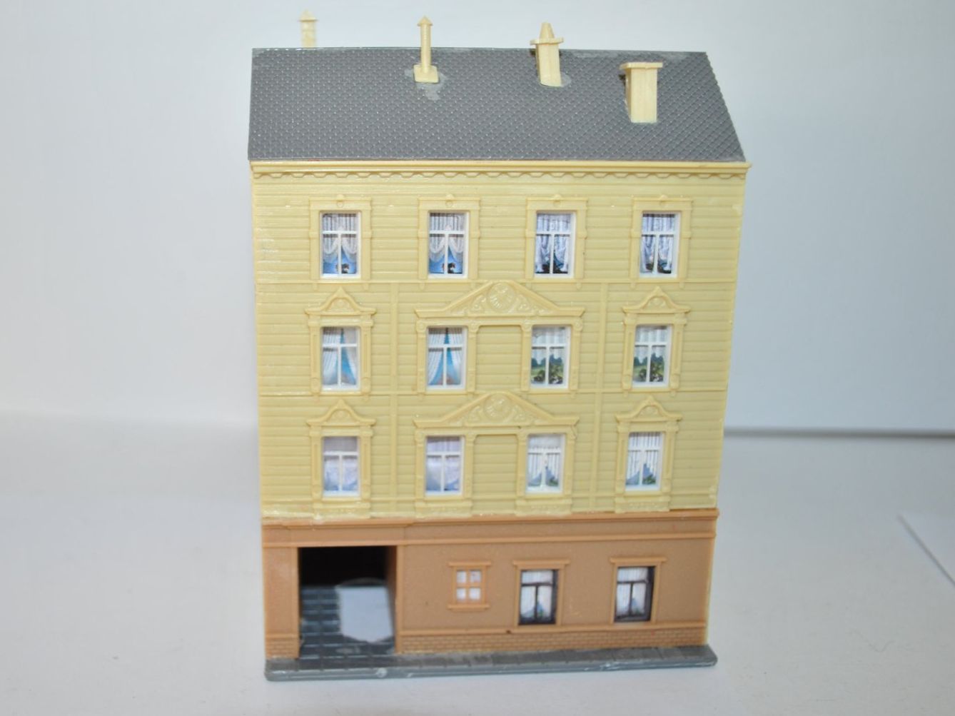 Faller Modelleisenbahnen: Faller Stadthaus (MTM123) – Gebraucht aus Aarwangen von Leg_10439 2