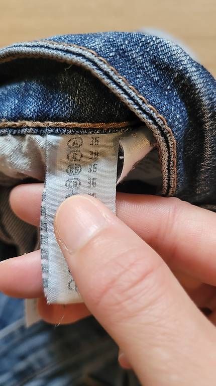 C&A Jeans: Clockhouse Jeans Shorts Grösse 36 – Usato da Gutenswil venduto da schmidii 1