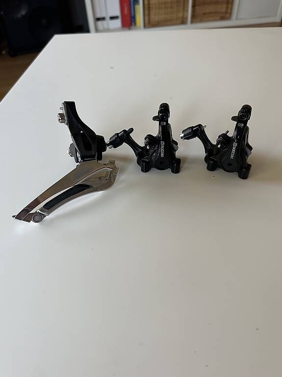 Pièces détachées: Disc Brake Caliper and Front Derailleur – D'occasion à Zürich par dst_585r 1
