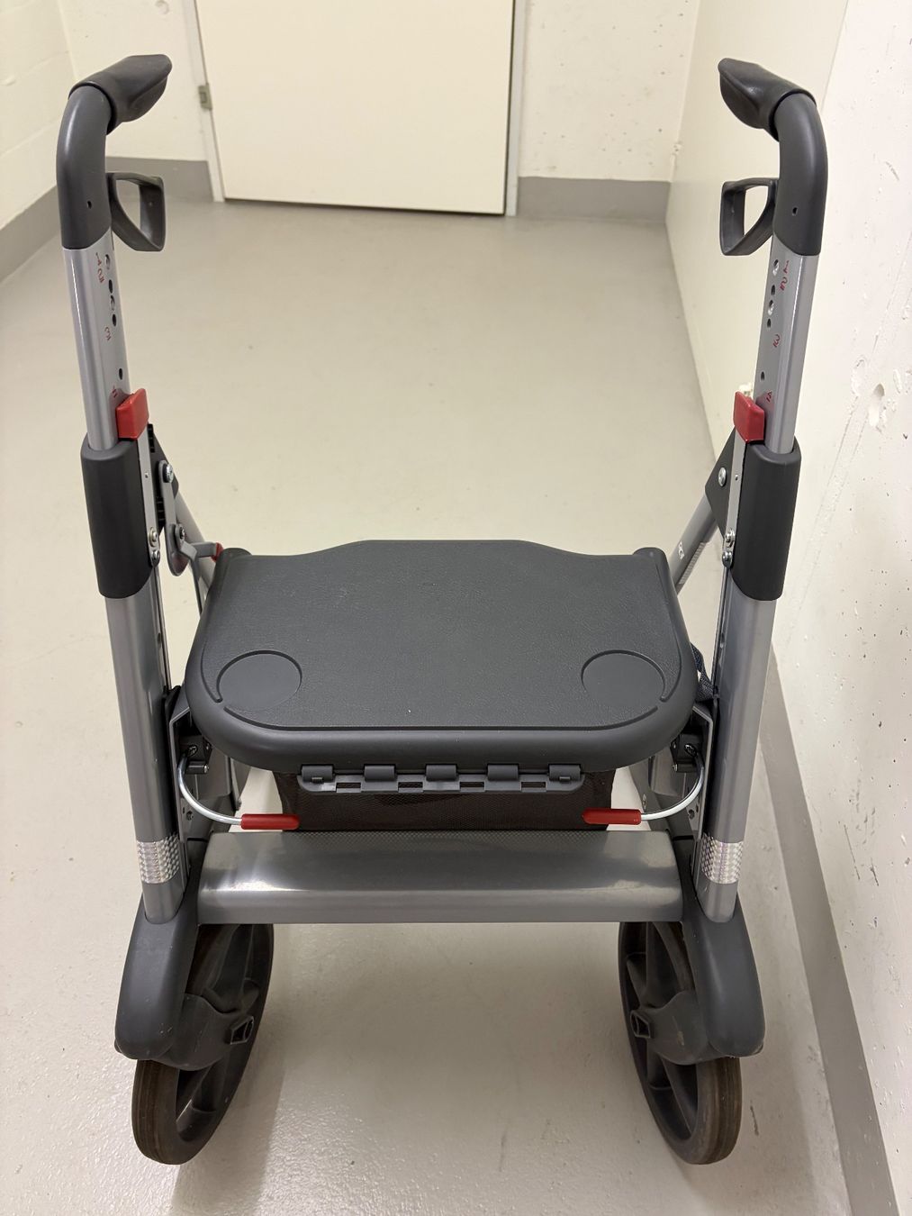 Gehhilfen: ROLLATOR Active Access -Testsieger Kassensturz NP 320- – Gebraucht aus Unterägeri von Sportster0 4