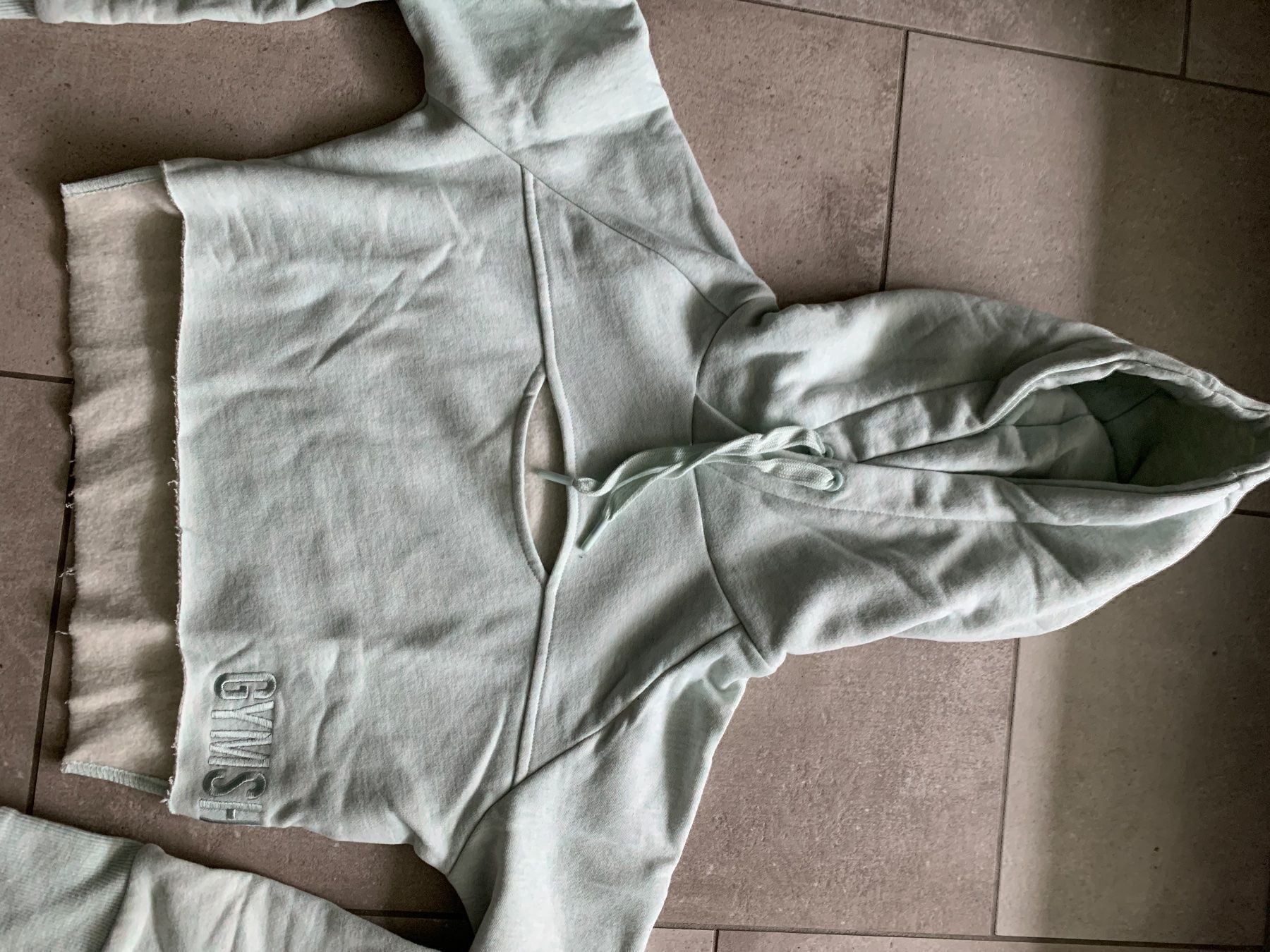 Pullover & Sweatshirts: Gymshark cropped Hoodie – Neu (gemäss Beschreibung) aus Tägerig von Unbekannt5522 3