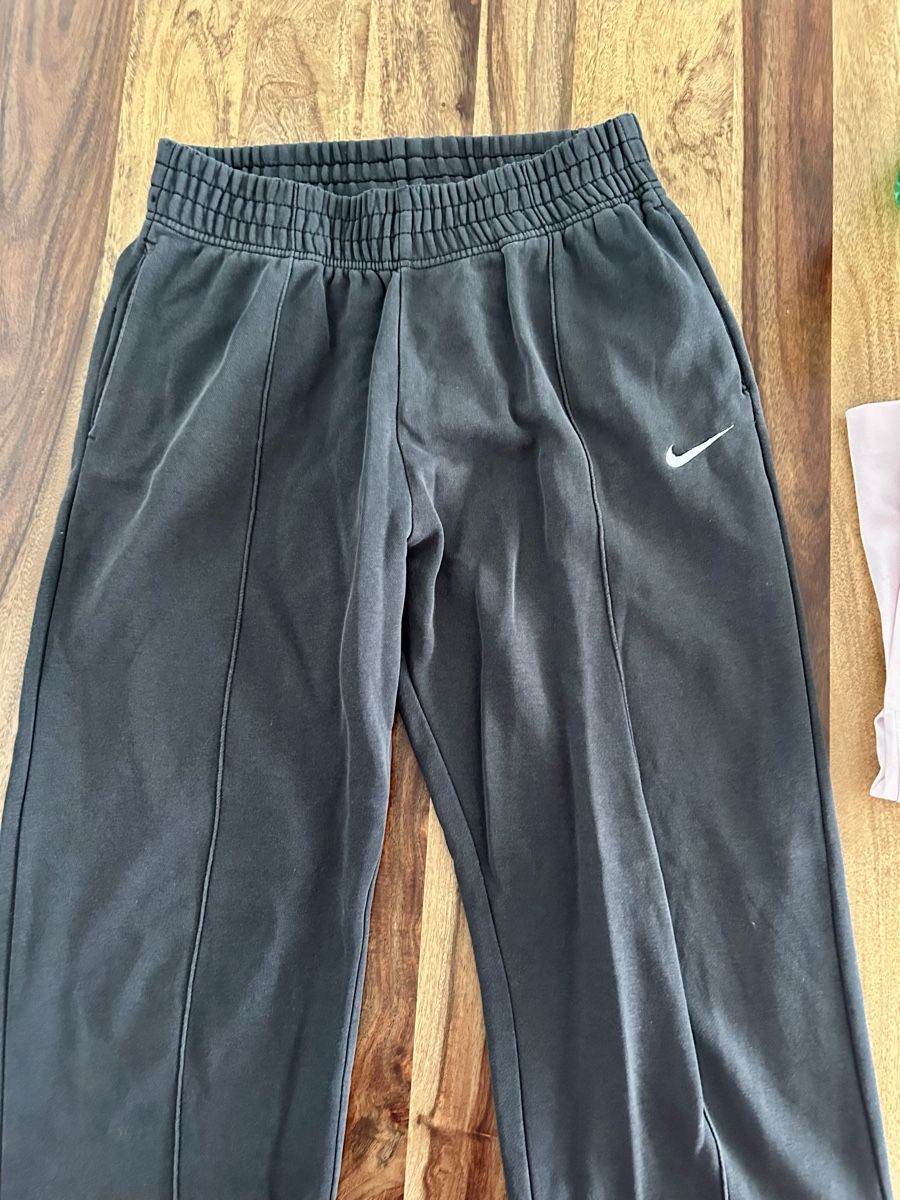 Nike Hosen: Trainerhose Nike schwarz – Gebraucht aus Zürich von ann_5b6d
