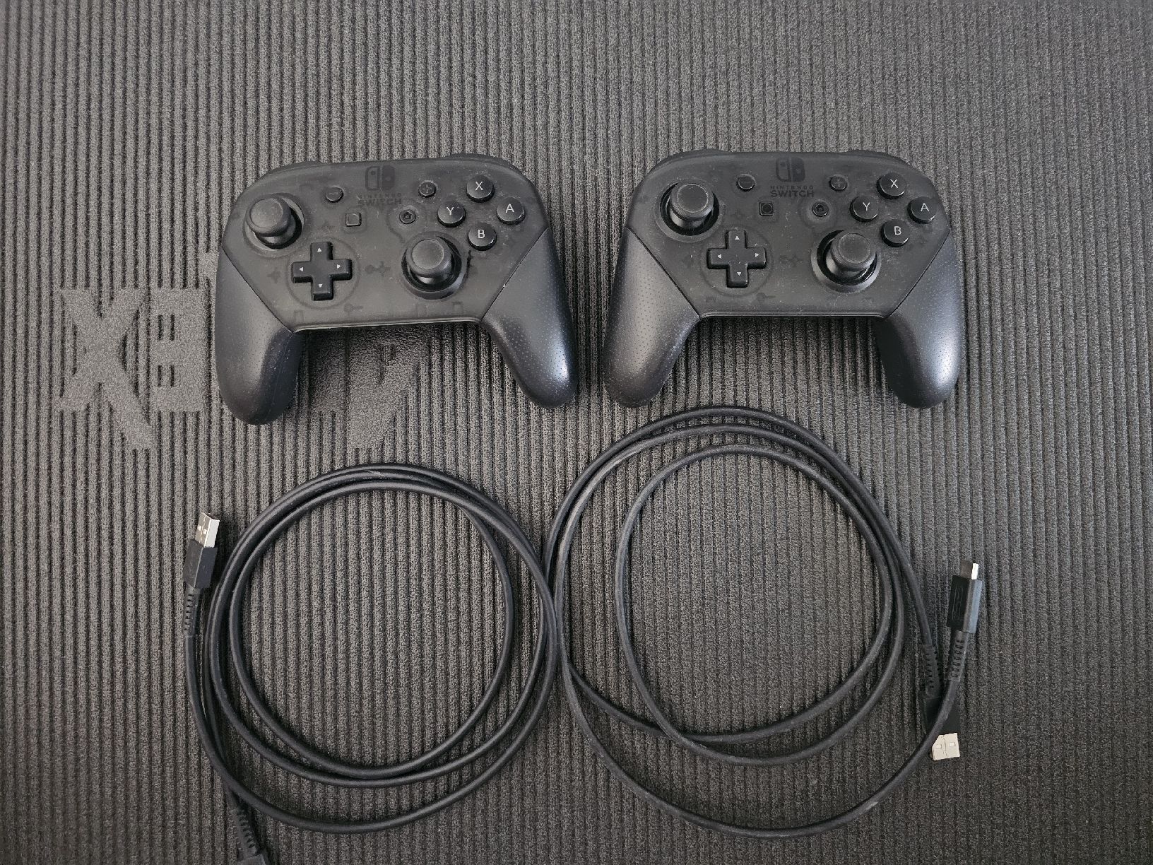 Sistema di controllo: 2 Nintendo Switch Pro Controller gebraucht – Usato da Salgesch venduto da Vintageswitzerland