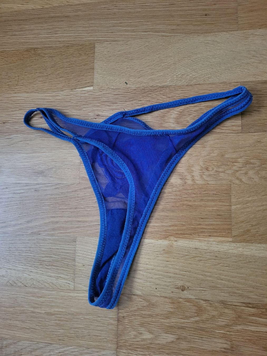 Sonstige Unterwäsche: Blauer String – Gebraucht aus Zürich von sahaara01 1