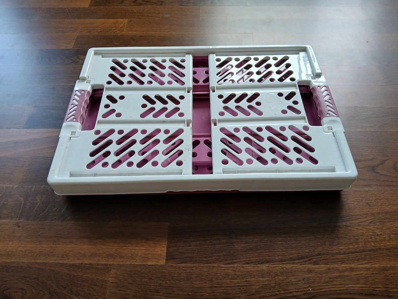 Contenitori edile: Folding Crate Pink White Plastic Storage Box foldable – Usato da Dübendorf venduto da LoRi-2026 2