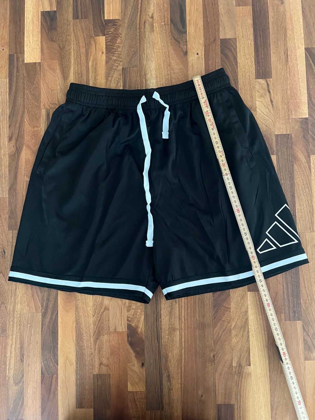 Adidas Pantaloni: Adidas Shorts – Nuovo (secondo la descrizione) da Laufen venduto da senu_01
