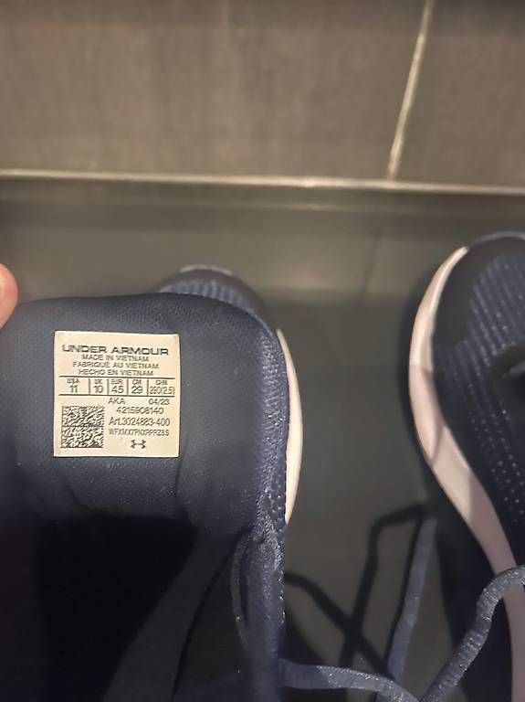 Scarpe da uomo: Turnschuhe/Sneakers blau – Usato da Rütihof venduto da sus_6r5m 1