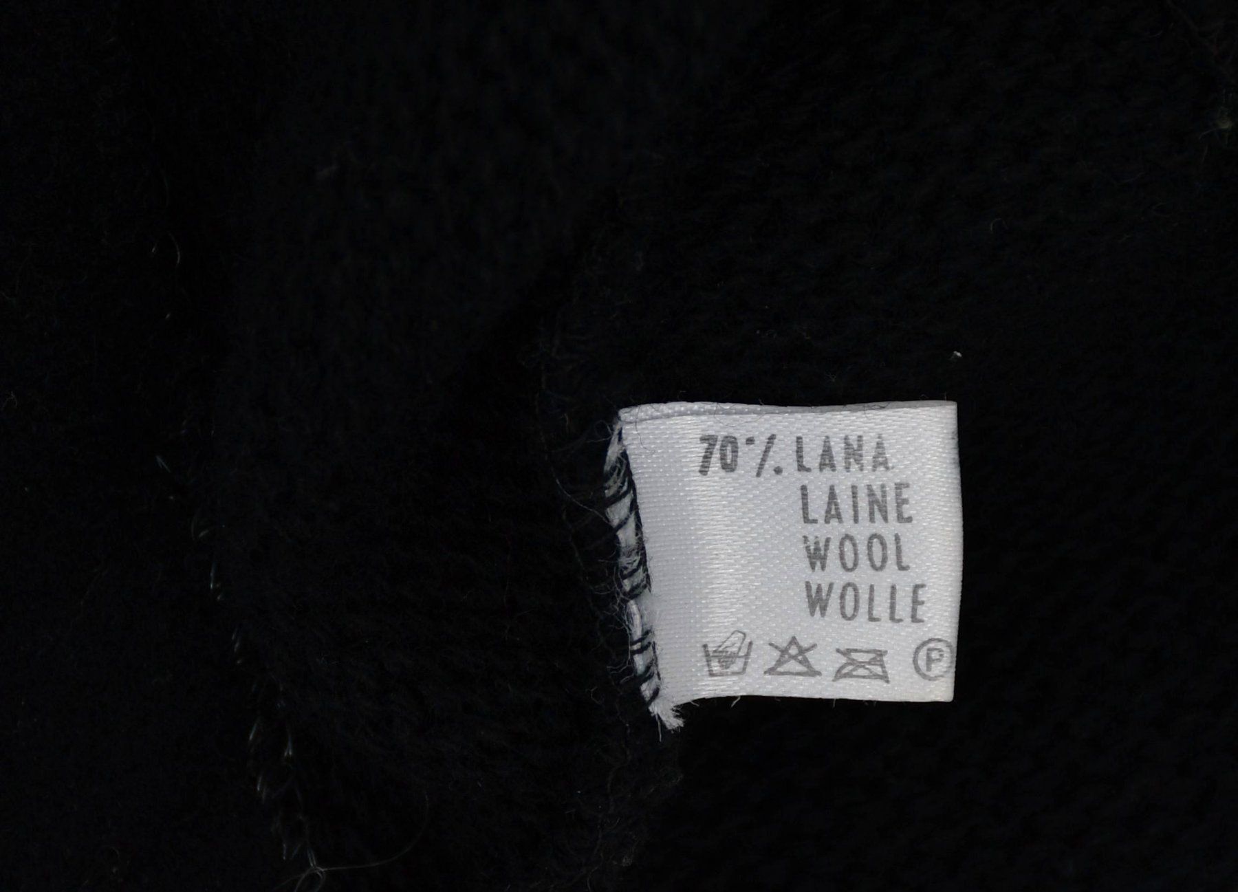 Hüte, Mützen & Caps: Strickmütze schwarz mit Bommel – Gebraucht aus Dürnten von pema28 3