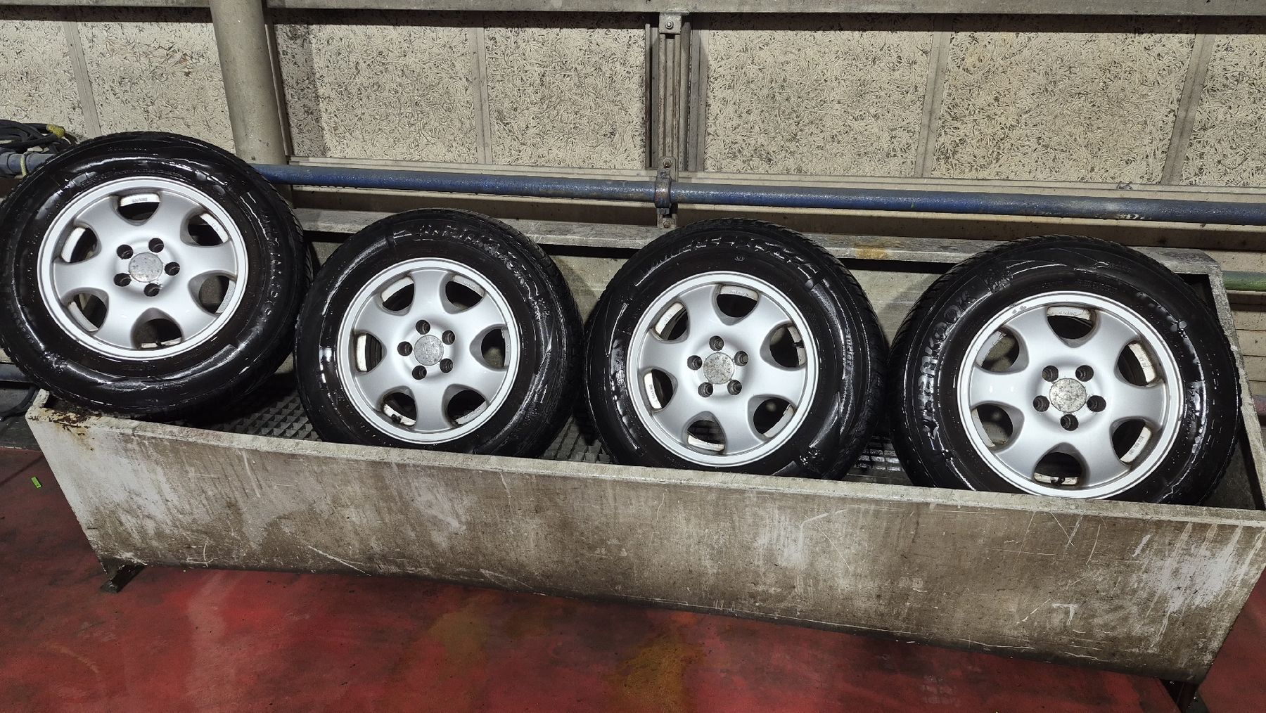 Pneus & Kompletträder: 175 80 R15 ET38 – Gebraucht aus Gossau ZH von Elvis.