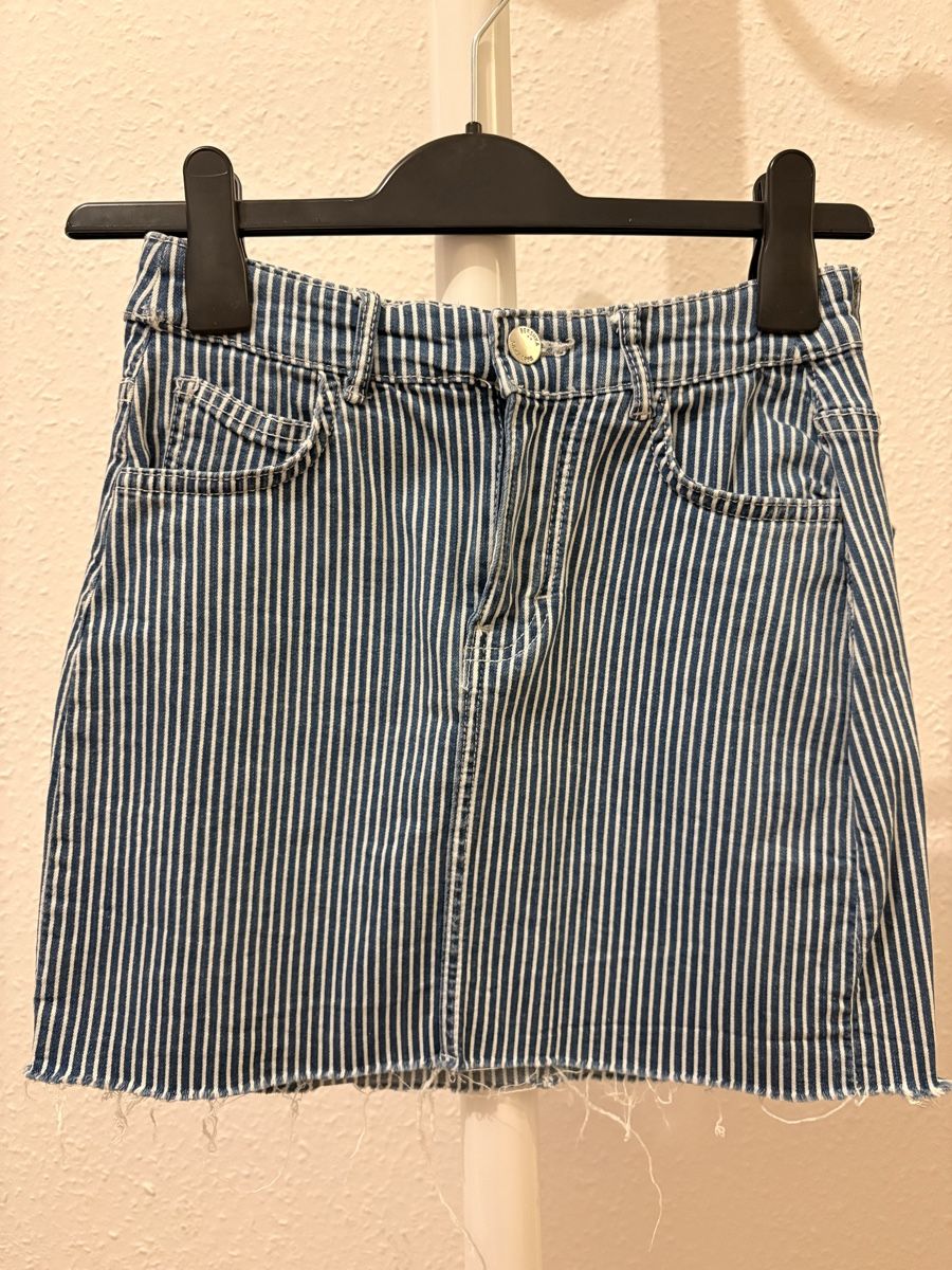 Bershka Gonne: 2 jupes avec rayures – Nuovo (secondo la descrizione) da Chêne-Bougeries venduto da bru_bs9n