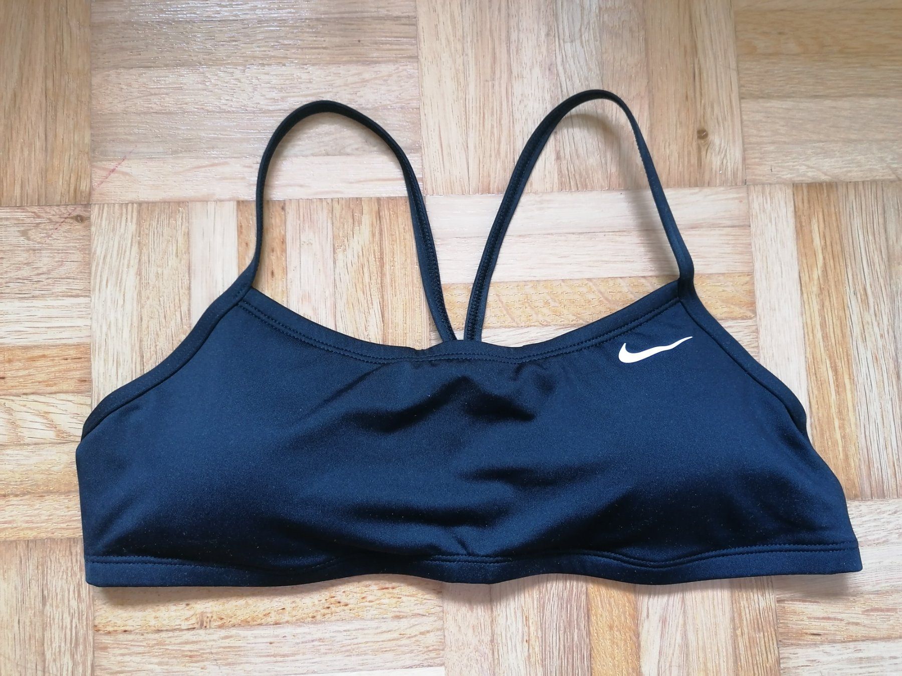 Nike Costumi da bagno & Bikini: Nike Essential Bikini-Oberteil, Grösse M, NEU, mit Etikette – Nuovo e nell'imballaggio originale da Zürich venduto da Kassandra2