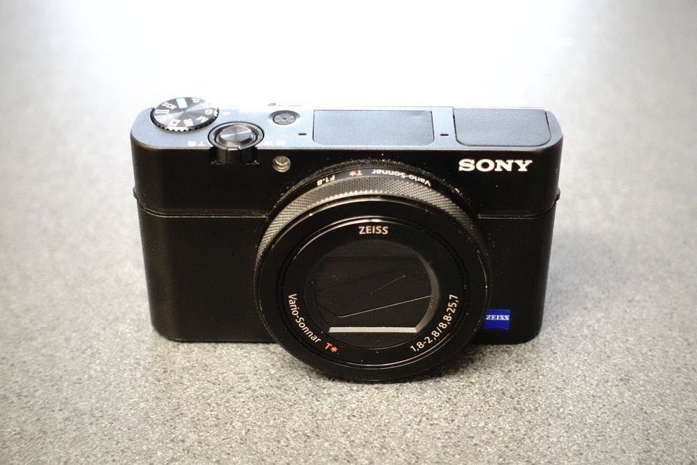 Sony Cyber-shot DSC-RX100 IV / 24-70mm - 20.10 Mpx, 1