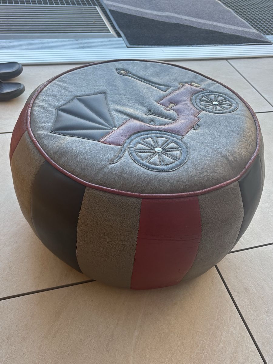 Sgabelli: Runder Sitzhocker mit Oldtimer Motiv – Usato da Wollerau venduto da Loli-04 1