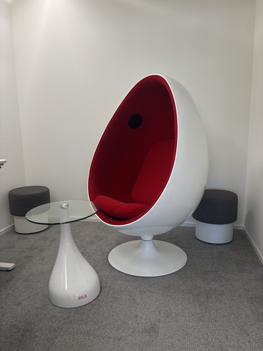 Sessel: Egg Chair mit Tisch – Gebraucht aus Zürich von jjjb21777 2