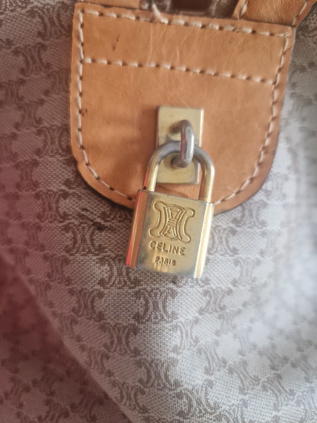 Celine Taschen: Wunderschöne Tasche Celine Monogram  – Gebraucht aus Zürich von Margherita_90 4