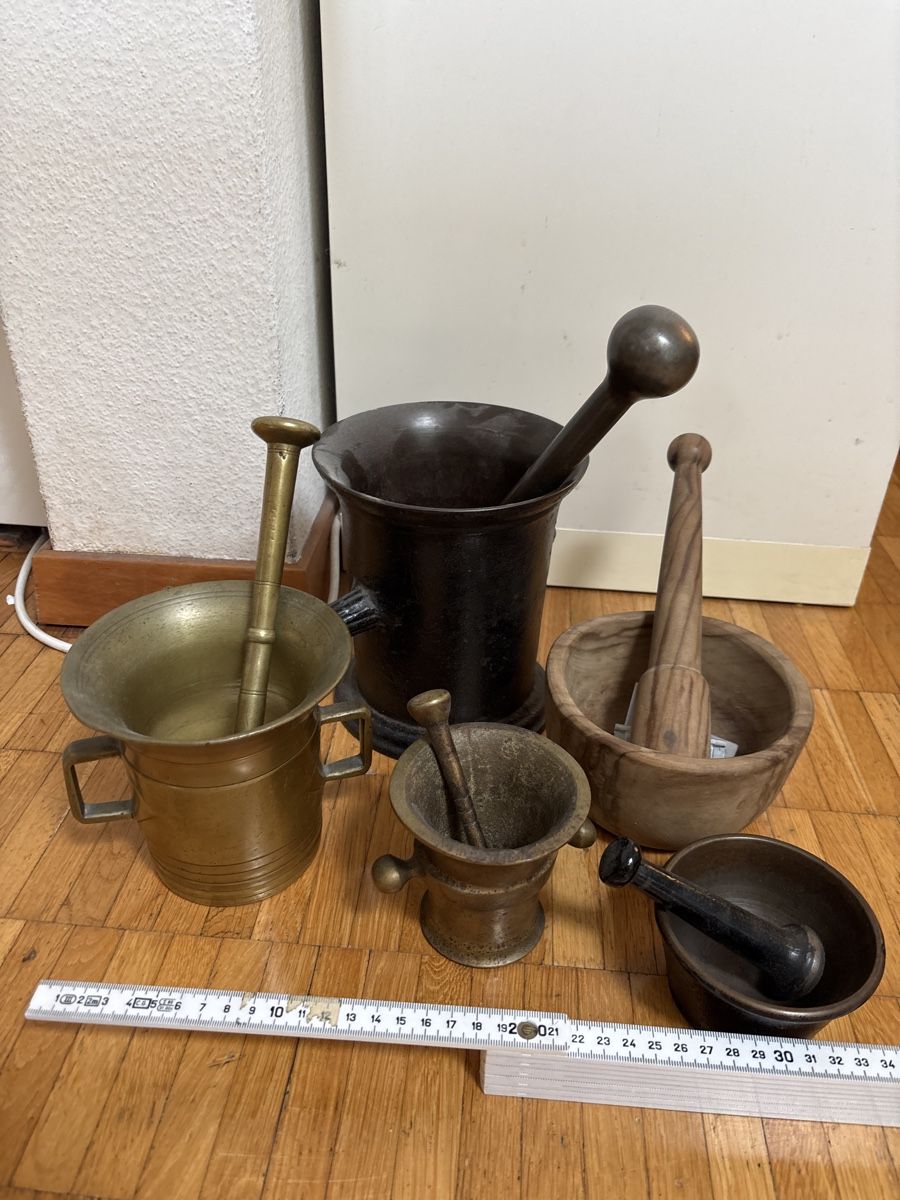 Altro per cucinare: 5 Antike Mörser, Messing, Holz – Usato da Zürich venduto da mbi_5bsz 1