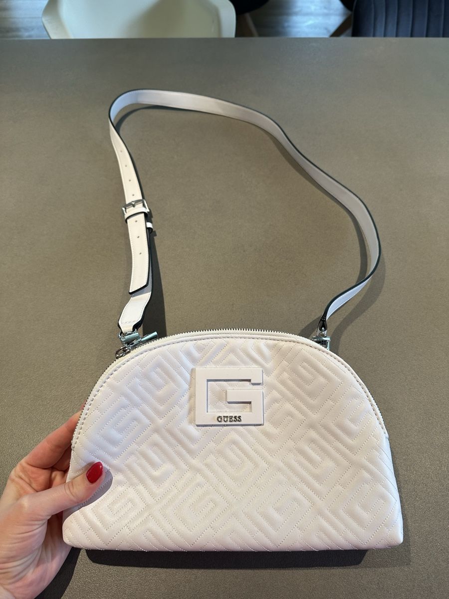 Guess Borse da donna: Guess Tasche – Usato da Mauren venduto da fammeiersele