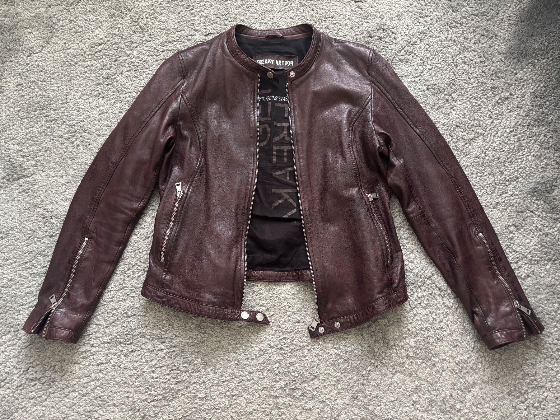 Giacche: Lederjacke / Bikerjacke Freaky Nation Gr. S bordeaux – Usato da Luzern venduto da hanhara