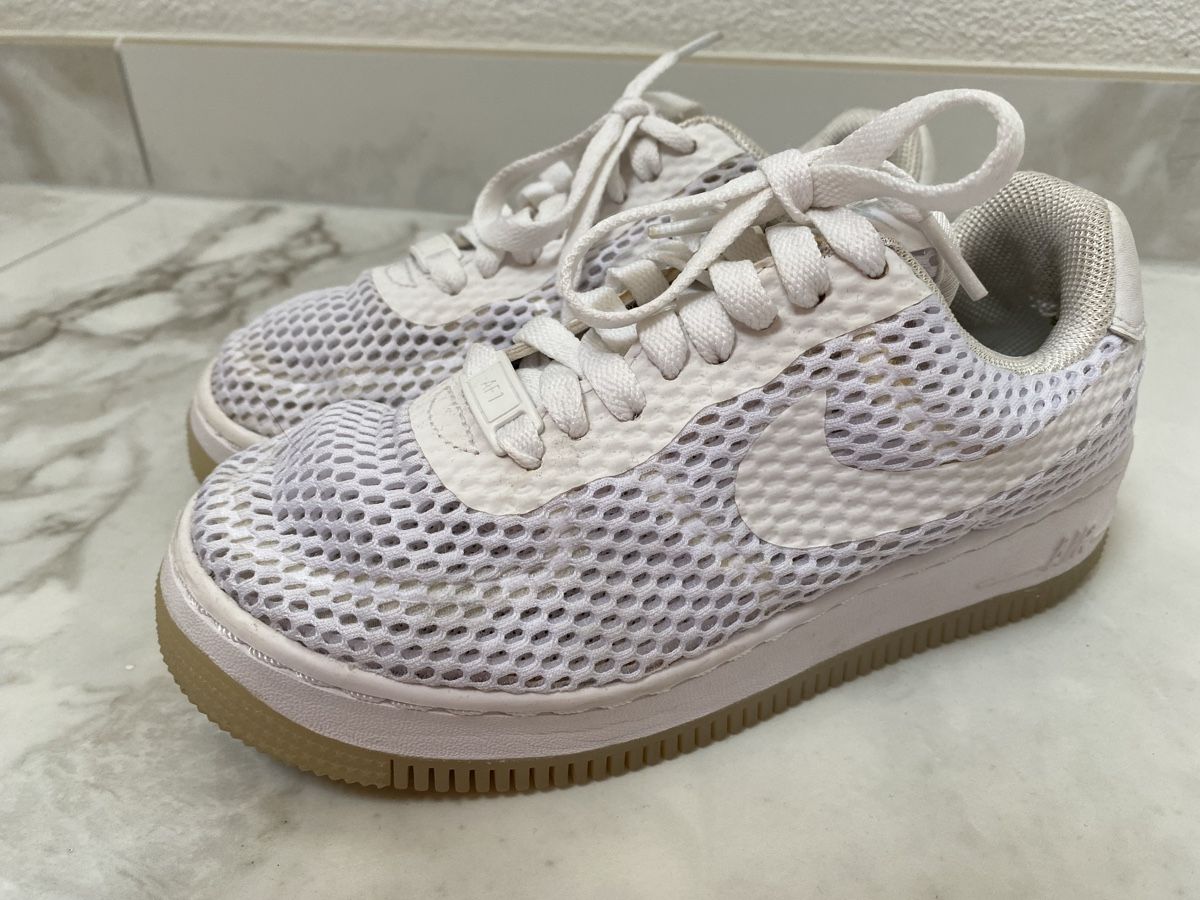 Nike Chaussures filles: Mädchen Sneaker Nike Air Gr. 35.5 – D'occasion à Estavayer-le-Lac par Mimmy02