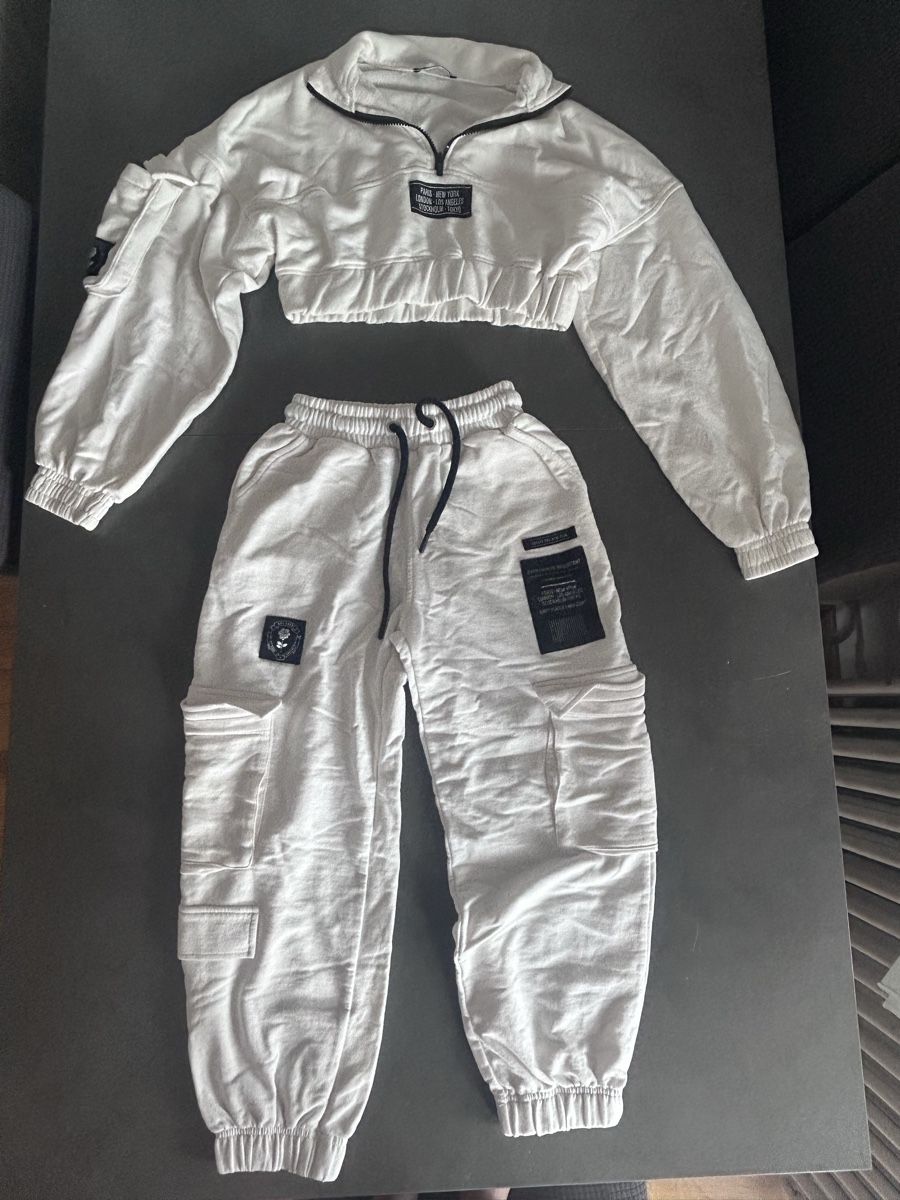Bershka Kleiderpakete: White Cropped Sweater and Cargo Pants Set Size S – Neu (gemäss Beschreibung) aus Winterthur von sel_g95h