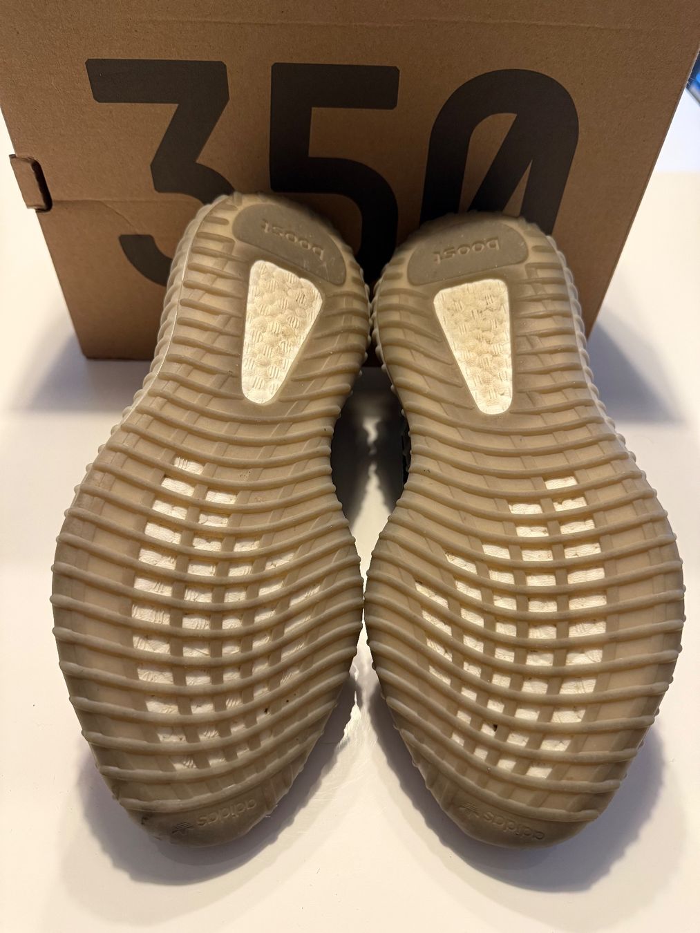 Adidas Scarpe da uomo: YEEZY BOOST 350 V2 – Usato da Bienne venduto da CarlosOliveira 2