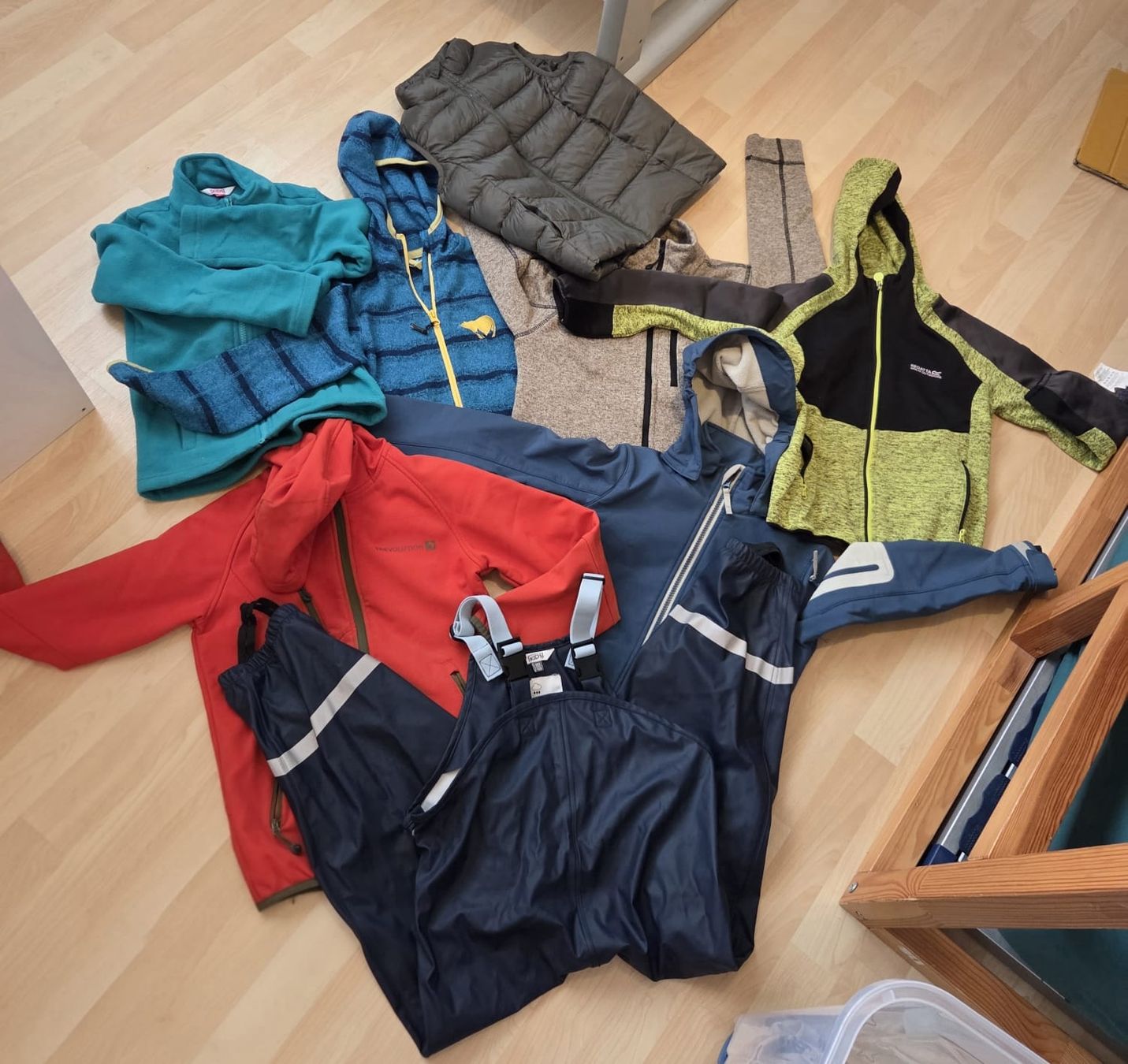 Lotti & Set di vestiti: Kinderkleider Paket Jungs Gr. 122/128  – Usato da Othmarsingen venduto da Lothm