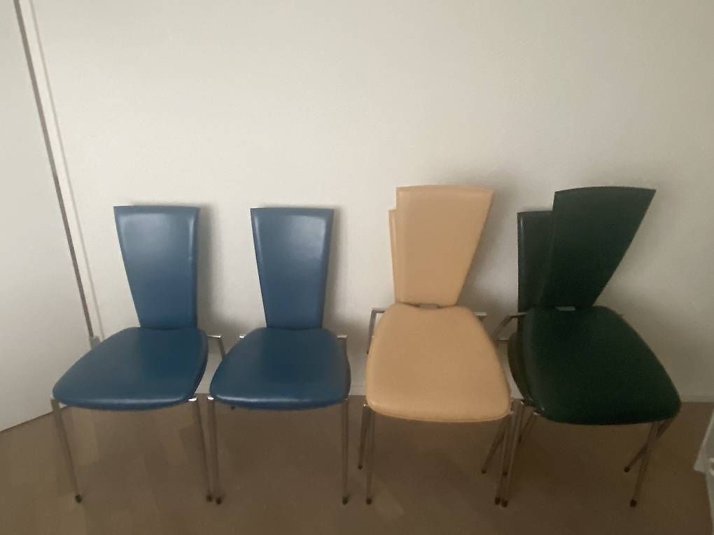 Sedie: 6 farbige Lederstühle – Usato da Steinhausen venduto da IliJor 1