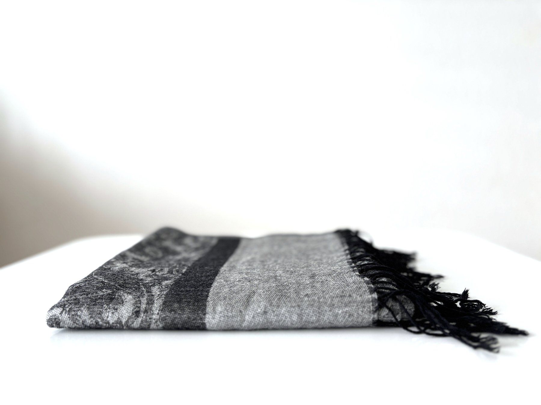 Foulard & Sciarpe: Eleganter Damen-Schal / Halstuch – Usato da Holzhäusern ZG venduto da paula_w
