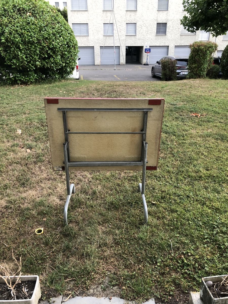 Tische: Klapptisch rot Metallgestell rechteckig gebraucht – Gebraucht aus Arbon von Wladimir1 3