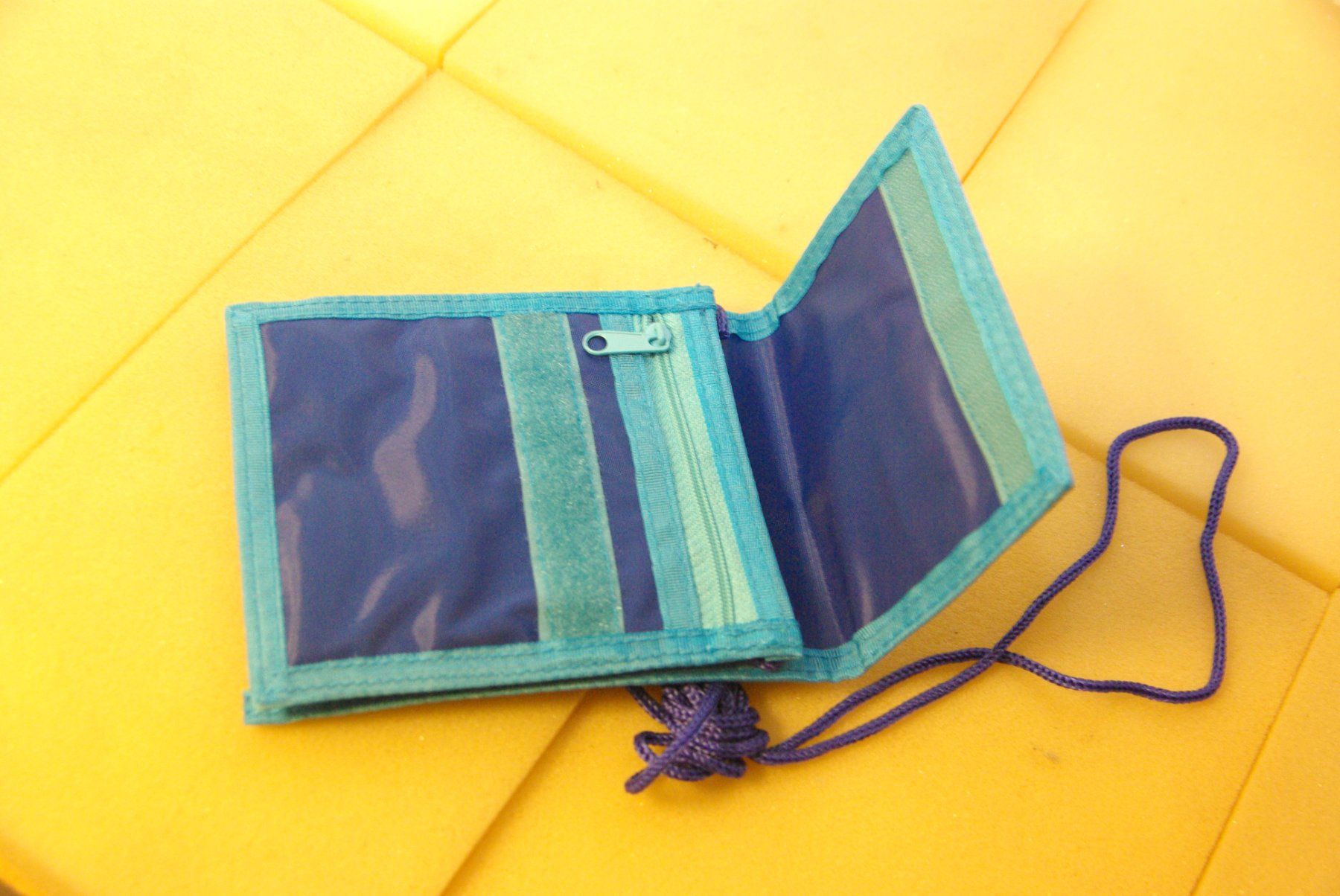 Altro per bambini: Kinder Portemonnaie mit Halsschnur, blau – Nuovo (secondo la descrizione) da Herisau venduto da Cevianer1844 3
