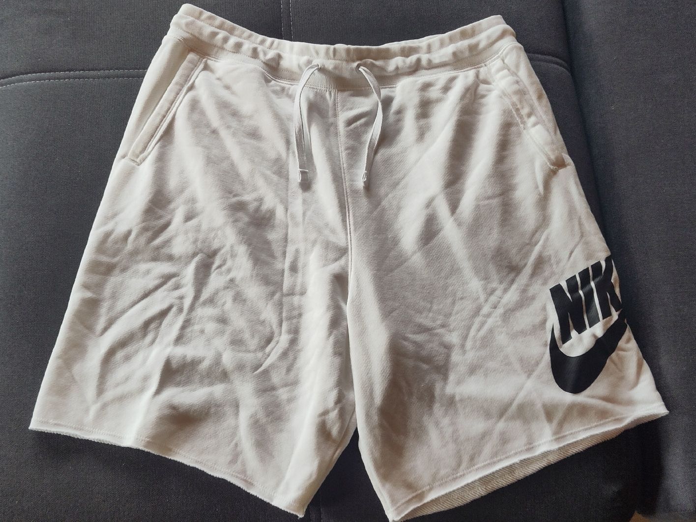 Hosen: Weisse Nike Shorts – Gebraucht aus Cumbel von anj_b8wj