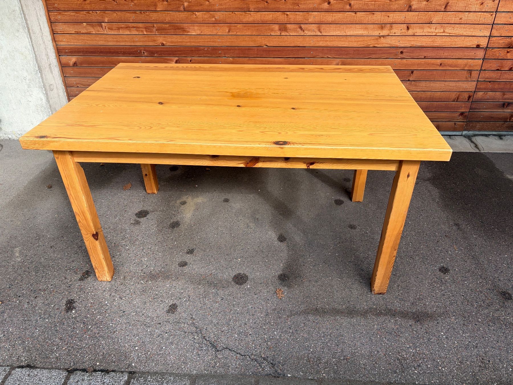 Tische: Massivholz Tisch – Gebraucht aus winterthur von Grami1