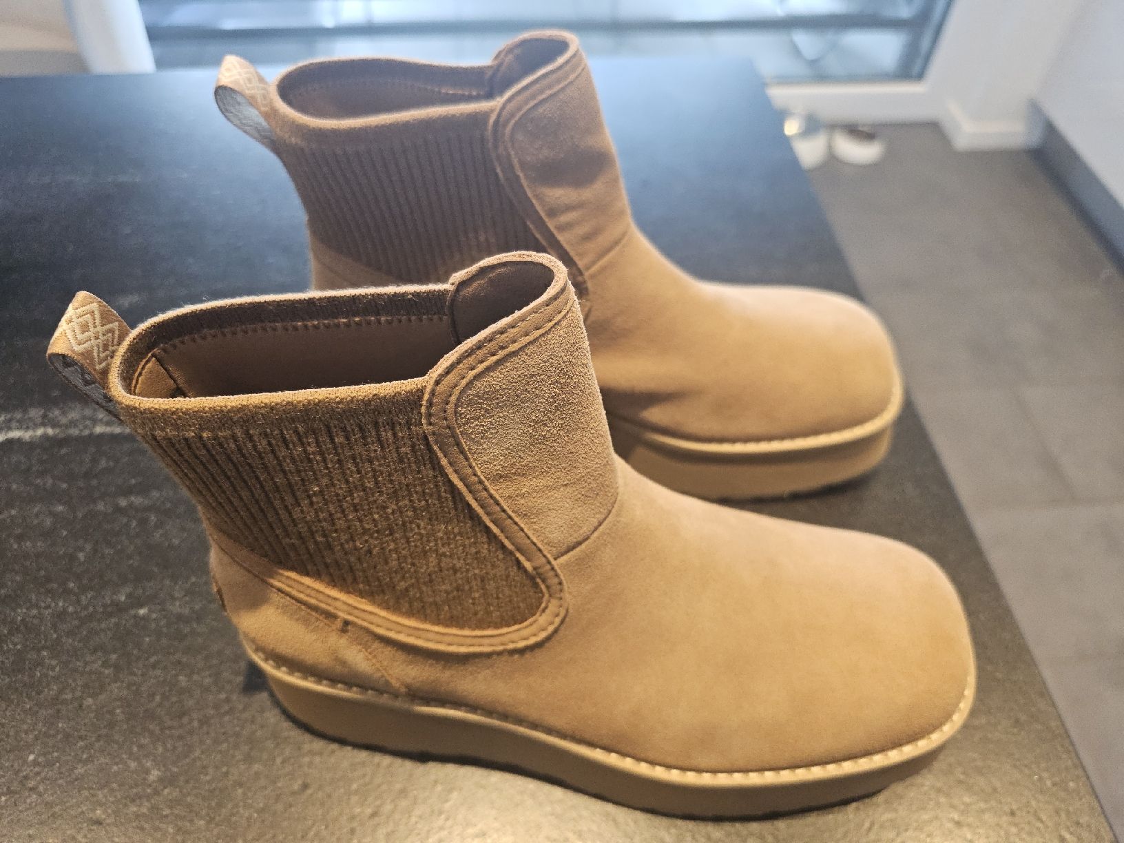 Ugg Scarpe da donna: Neuves - UGG Cityfunc boot chelsea taille 41 – Nuovo e nell'imballaggio originale da Attalens venduto da mar_rq8k 2