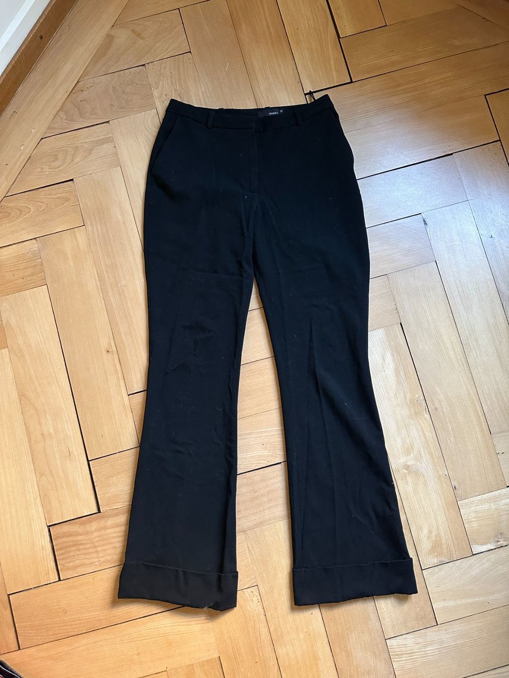 H&M Pantaloni: HENNES - Hose schwarz 38 – Usato da Zürich venduto da Diazaio