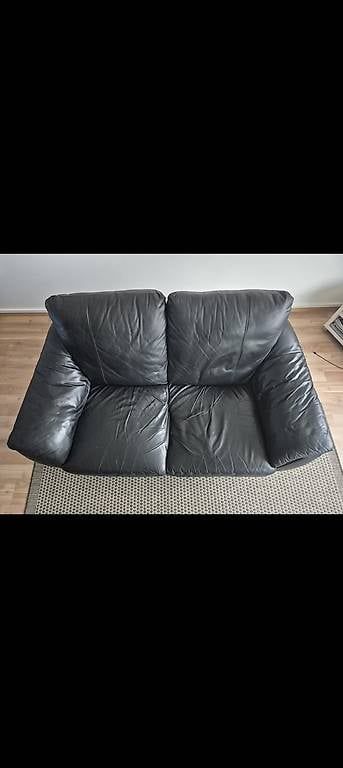 Sofas: 2er sofa Leder gratis – D'occasion à Münchenstein par vik_6btb
