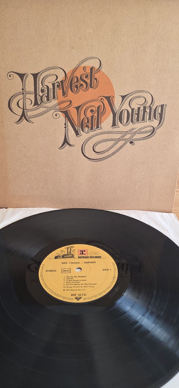 Dischi in vinile: Neil Young - Harvest  Vg Vg – Usato da Yvonand venduto da RF-VINYL