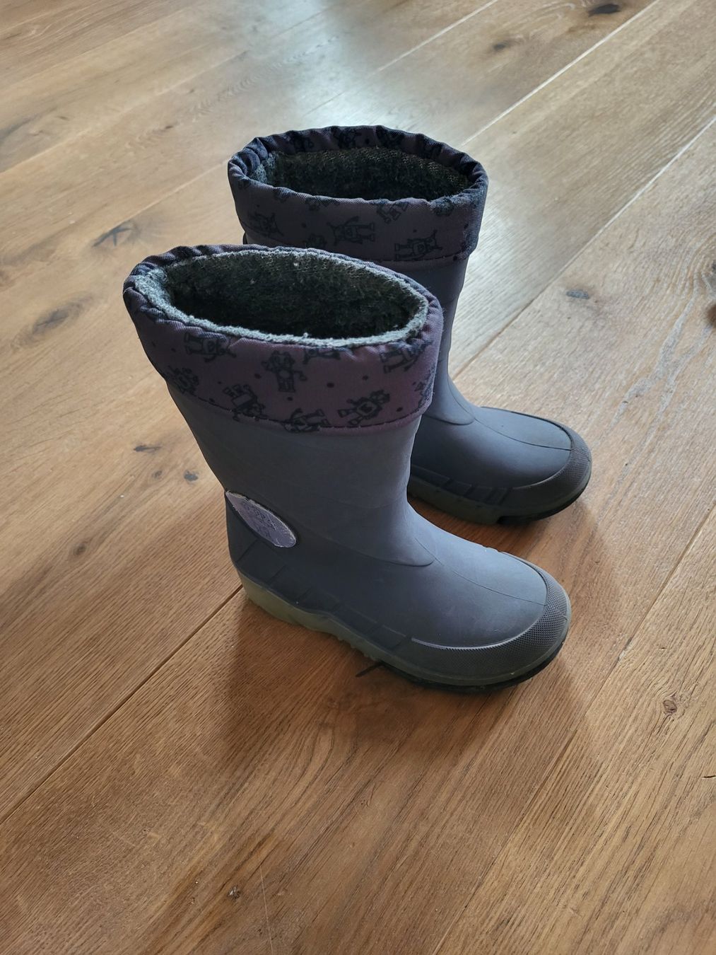 Scarpe per ragazzi: Gummistiefel gr. 24/25 – Usato da Jona venduto da Dunschere86