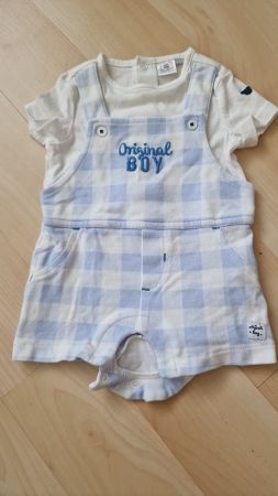 Hübscher new born Einteiler gr56