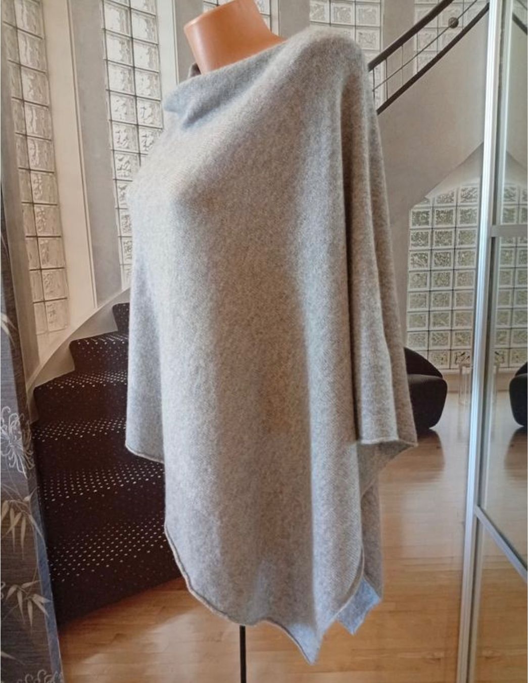 Peter Hahn Sonstige Damenmode: Pancho Peter Hahn 100% Cashmere – Gebraucht aus Zürich von bil_s7tp 7
