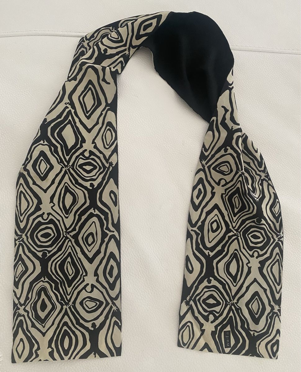 Foulard & Sciarpe: Nuda Seiden Schal 🌸 – Usato da Opfikon venduto da Luis144