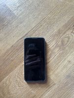 Huawei Smartphone schwar mit Schutzhülle 