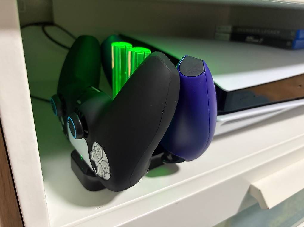 Konsolen: PS5 Disc Edition inkl. 2 Original Controller und mehr – Gebraucht aus Thalwil von car_fc5n 1
